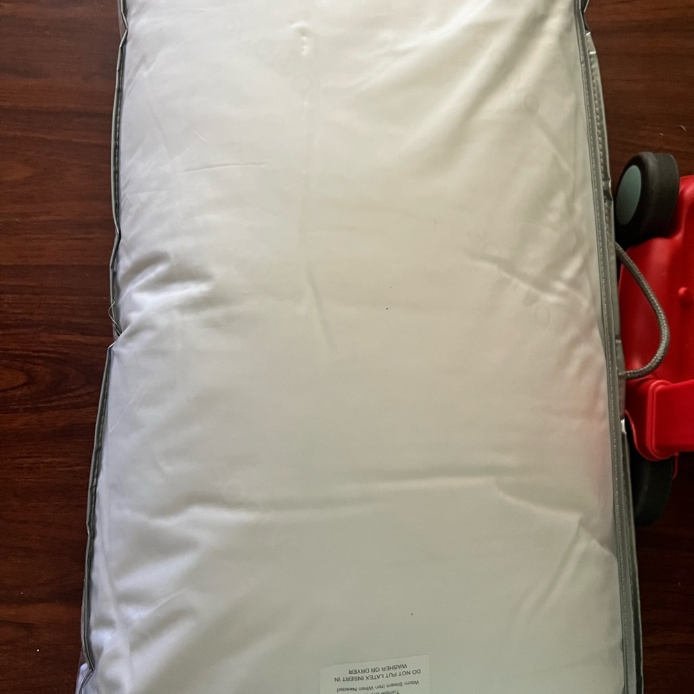 New Saatva Latex Pillow Queen High - Picture 3 of 6